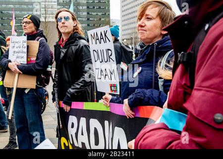 Utrechter, Niederlande. Februar 2020. Die Klimakoalition in Utrechter, Jaarbeursplein, 29.02.2020, organisiert am Samstag einen klimamarsch in der Stadt. Die Demonstranten fordern die Gemeinde auf, mehr Maßnahmen zur Bekämpfung des Klimawandels zu ergreifen. Credit: Pro Shots/Alamy Live News Stockfoto