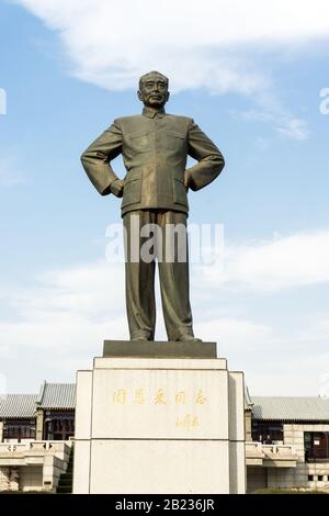 Bronzestatue von Zhou Enlai am Zhou Enlai Memorial in Huai'an, Jiangsu, China Stockfoto