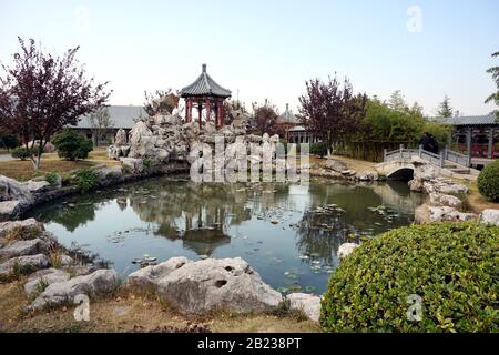 Die Huai'an Zhou Enlai Memorial Hall in Jiangsu, China, wurde im März 1986 erbaut und am 6.1992 eröffnet, mit einer Gesamtfläche von 400.000 Quadratmetern. Stockfoto