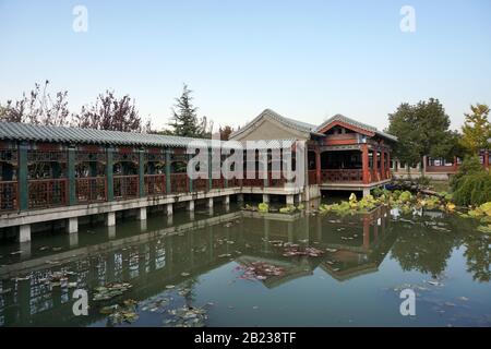 Die Huai'an Zhou Enlai Memorial Hall in Jiangsu, China, wurde im März 1986 erbaut und am 6.1992 eröffnet, mit einer Gesamtfläche von 400.000 Quadratmetern. Stockfoto