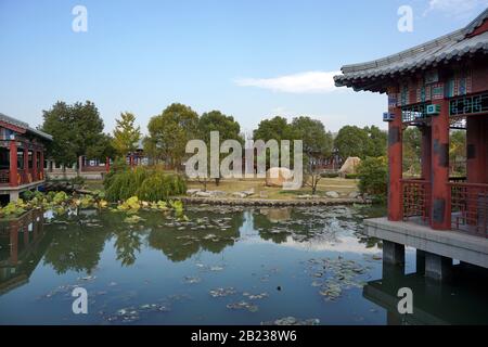 Die Huai'an Zhou Enlai Memorial Hall in Jiangsu, China, wurde im März 1986 erbaut und am 6.1992 eröffnet, mit einer Gesamtfläche von 400.000 Quadratmetern. Stockfoto