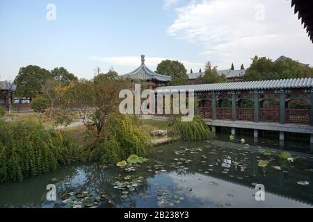 Die Huai'an Zhou Enlai Memorial Hall in Jiangsu, China, wurde im März 1986 erbaut und am 6.1992 eröffnet, mit einer Gesamtfläche von 400.000 Quadratmetern. Stockfoto