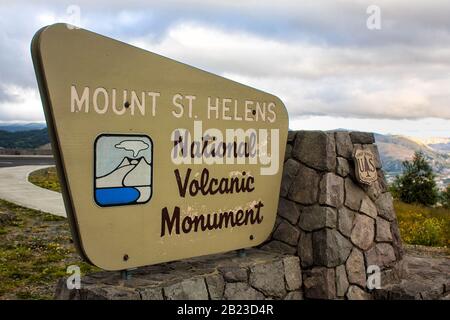 Washington, USA: Willkommensschild des Mount St. Helens National Volcanic Monument Stockfoto