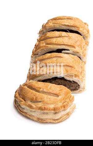 Hausgemachte Flakpasta mit Hackfleischfüllung isoliert auf Weiß Stockfoto