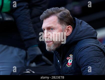 London Stadium, London, Großbritannien. Februar 2020. English Premier League Football, West Ham United versus Southampton; Southampton-Manager Ralph Hasenhuttl blickt von der Dugout-Gutschrift auf: Action Plus Sports/Alamy Live News Stockfoto