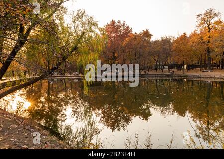 Tianping Shan (Berg Tianping) im Herbst/Herbst in Suzhou, Provinz Jiangsu, China. Stockfoto