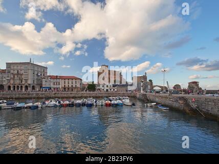 Castro Urdiales. Alter Port. Kantabrien, Spanien Stockfoto