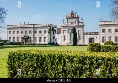 Der Palast Seteais ist ein neoklassizistischer Palast in Sintra an der portugiesischen Riviera, der als Luxushotel bekannt ist als das Tivoli Palácio de Setea Stockfoto