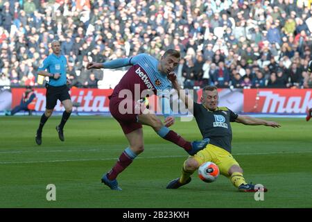 London, Großbritannien. Februar 2020. Jarrod Bowen von West Ham Udd wird während des Spiels West Ham vs Southampton, Premier League im Londoner Stadion 29. Februar 2020, aufgenommen - NUR REDAKTIONELLE VERWENDUNG keine Verwendung mit nicht autorisierten Audio-, Video-, Daten-, Regellisten (außerhalb der EU), Club-/Liga-Logos oder "Live"-Diensten. Die Online-Nutzung im Spiel ist auf 45 Bilder beschränkt (15 in der Verlängerung). Keine Verwendung, um bewegte Bilder zu emulieren. Keine Verwendung bei Wetten, Spielen oder Einzelspielen/Liga/Spielerpublikationen/Dienstleistungen - Gutschrift: Martin DALTON/Alamy Live News Stockfoto
