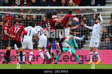 Bournemouths Jefferson Lerma erzielt beim Spiel in der Premier League im Vitality Stadium, Bournemouth, das erste Tor seiner Seite. Stockfoto