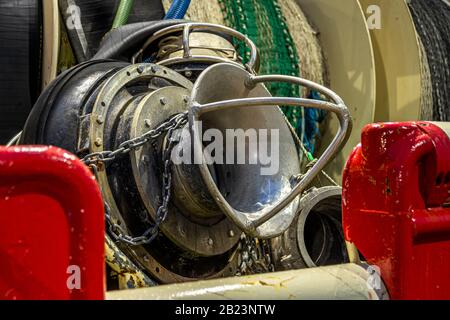 Aufwickelrolle für Fischernetze in Killybegs, Irland Stockfoto