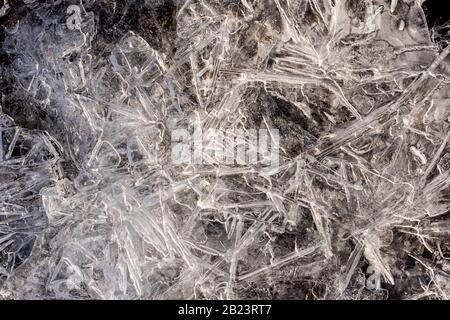 Detail Eis an einem eisigen Fluss, Winter Stockfoto