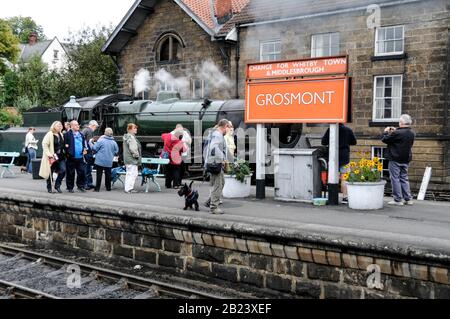 Die Dampflok Nr. 75029 ist "The Green Knight" am Bahnhof Grosmont, Teil der NYMR (North Yorkshire Moors Railway) in North Yorkshire, B Stockfoto