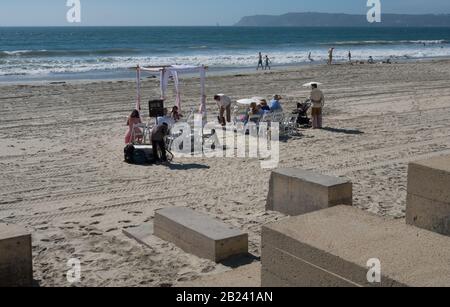 Hochzeitsplatz wird am Coronado Beach, Coronado, San Diego, Kalifornien, eingerichtet Stockfoto