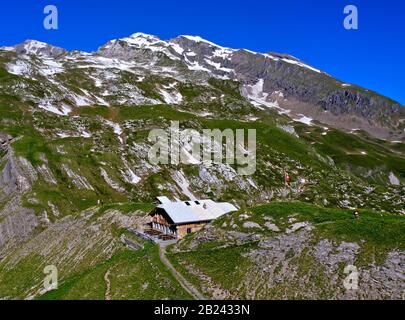 Berghütte Geltenhütte des Schweizer Alpenvereins, Berner Oberland, Lauenen, Kanton Bern, Schweiz Stockfoto