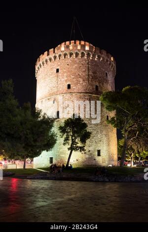 Weißer Turm in der Stadt Saloniki in Griechenland. Der Turm wurde während der Zeit der ottonischen Herrschaft zu einem Gefängnis. Stockfoto