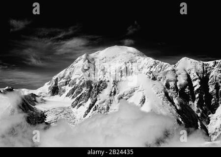 Denali NATIONAL PARK, USA - 06. August 2008 - Luftansicht des Mount McKinley oder Denali ("The Great One") in Alaska ist der höchste Berggipfel in North Am Stockfoto