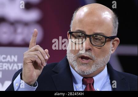 Washington, USA. Februar 2020. Radiokommentator Mark Levin macht Bemerkungen auf der Conservative Political Action Conference (CPAC), Samstag, 29. Februar 2020, in National Harbor, Maryland. Tausende konservative Aktivisten, gewählte Funktionäre und Experten versammelten sich, um Sprecher zum Thema "Amerika gegen den Nationalsozialismus" zu hören. Foto von Mike Theiler/UPI Credit: UPI/Alamy Live News Stockfoto