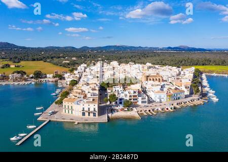 Portocolom, historisches Stadtzentrum und alter Hafen, Region Migjorn, Luftbild, Mallorca, Balearen, Spanien Stockfoto