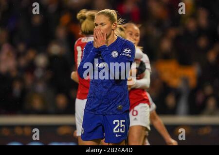 NOTTINGHAM. ENGLAND. 28. Februar: Jonna Andersson von Chelsea enttäuschte nach Arsenals Tor beim Finale des FA Women Continental Tyres League Cup 2020 zwischen Arsenal-Frauen und Chelsea-Frauen auf dem City Ground in Nottingham, England. (Foto von Daniela Porcelli/SPP) Stockfoto