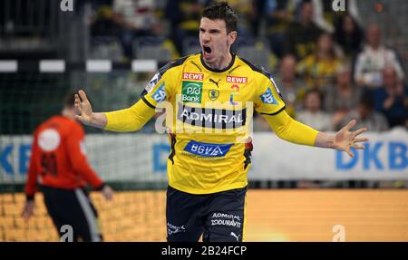 Mannheim, Deutschland. Februar 2020. Handball: Bundesliga, Rhein-Neckar Löwen - TSV Hannover-Burgdorf, 25. Spieltag in der SAP Arena. Andy Schmidt von den Löwen jubgt sein Tor. Credit: Michael Deines / dpa / Alamy Live News Stockfoto