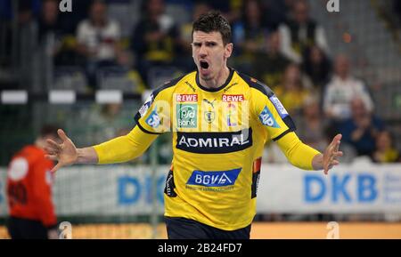 Mannheim, Deutschland. Februar 2020. Handball: Bundesliga, Rhein-Neckar Löwen - TSV Hannover-Burgdorf, 25. Spieltag in der SAP Arena. Andy Schmidt von den Löwen jubgt sein Tor. Credit: Michael Deines / dpa / Alamy Live News Stockfoto