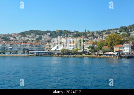 Kinaliada, eine der Prinzeninseln, auch Adalar genannt, im Marmarameer vor der Küste von Istanbul Stockfoto