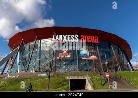 Die LANXESS Arena in Köln ist die Heimhalle für das Eishockeyteam Kölner Haie Stockfoto