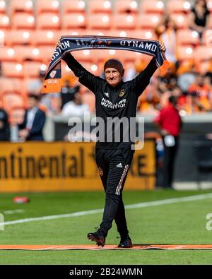 Houston, Texas, USA. Februar 2020. Dominic Kinnear vor dem Spiel zwischen Houston Dynamo und der Los Angeles Galaxy im BBVA Stadium in Houston, Texas. Maria Lysaker/CSM/Alamy Live News Stockfoto