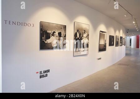 Fotoausstellung des spanischen Kinoregisseurs und Fotografen Carlos Saura im neuen Kulturzentrum von La Malagueta. Málaga, Spanien. Stockfoto