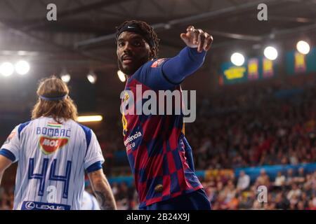 Barcelona, SPANIEN - 29. FEBRUAR: Dika Mem vom FC Barcelona beim EHF Velux Champions-League-Spiel zwischen dem FC Barcelona und dem MOL-Pick Szeged in Palau Blaugrana am 29. Februar 2020 in Barcelona, Spanien. Stockfoto