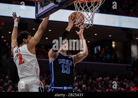 Charlesville, VA, USA. Februar 2020. Herzog Joey Baker (13) während des NCAA-Basketballspiels zwischen den Blue Devils der Duke University und den Cavaliers der University of Virginia in der John Paul Jones Arena in Charlesville, VA. Brian McWalters/CSM/Alamy Live News Stockfoto