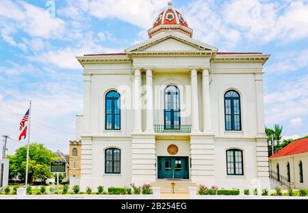 Das Yazoo County Courthouse ist in Yazoo City, Mississippi abgebildet. Das Yazoo County Courthouse, erbaut im Jahr 1872, ist ein aus italienischstämmigen Backstein gezogenes Gebäude. Stockfoto