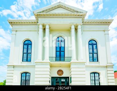 Das Yazoo County Courthouse ist in Yazoo City, Mississippi abgebildet. Das Yazoo County Courthouse, erbaut im Jahr 1872, ist ein aus italienischstämmigen Backstein gezogenes Gebäude. Stockfoto