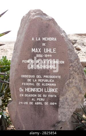 Pachacamac, LIMA/PERU - 10. Mai 2016: Denkmal für Max Uhle, EIN Pionier bei der Ausgrabung von Pachacamaac, Lima, Peru. Stockfoto