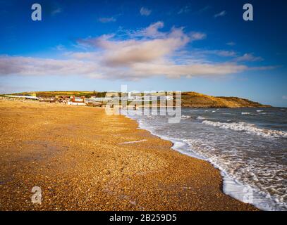 Schindelstrand bei Sonnenuntergang am Bowleaze Cove Weymouth Dorset Stockfoto