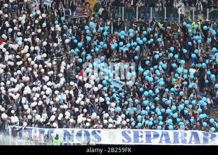 Rom, Italien. Februar 2020. Lazios Anhänger beim Serie-A-Spiel zwischen SS Lazio und Bologna BFC im Stadio Olimpico am 29. Februar 2020 in Rom, Italien. (Foto von Giuseppe Fama/Pacific Press/Sipa USA) Credit: SIPA USA/Alamy Live News Stockfoto