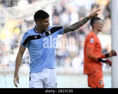 Rom, Italien. Februar 2020. Lazios Joaquin Correa feiert sein Tor während eines Serie-A-Fußballspiels zwischen Lazio und Bologna in Rom, Italien, 29. Februar 2020. Credit: Augusto Casasoli/Xinhua/Alamy Live News Stockfoto