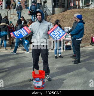 Boston, USA. Februar 2020. US-Präsidentschaftskandidat Bernie Sanders. Über 10.000 Sanders Anhänger versammeln sich für seine Rede. Stockfoto