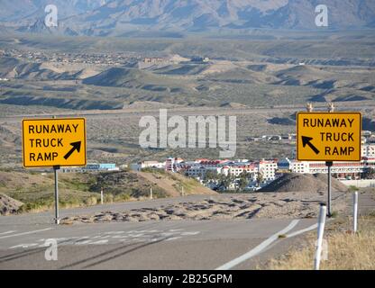 Start-Lkw-Rampe Zeichen Sie eine Notausflugsrampe in Laughlin, Clark County Nevada USA Stockfoto