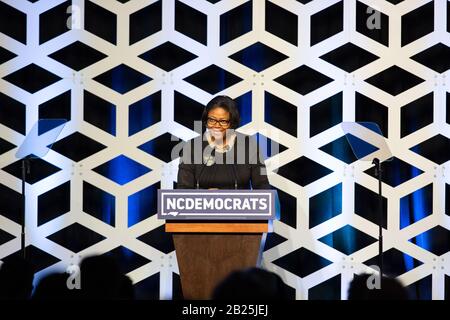 Charlotte, USA. Februar 2020. Berna Rhodes Ford spricht auf der Blue NC-Feier im Hilton Charlotte University Place Hotel am 29. Februar 2020 in Charlotte, North Carolina. Credit: The Photo Access/Alamy Live News Stockfoto