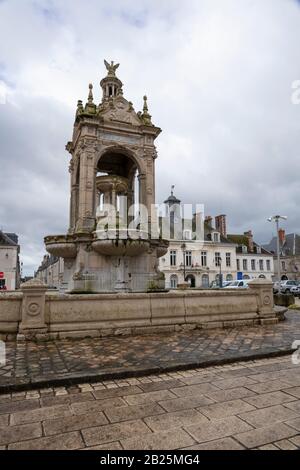 Hauptplatz der Stadt Chateaudun im französischen Departement Eure et Loir. Stockfoto