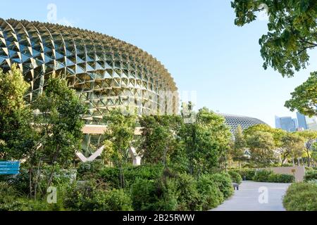 Singapur-26 FEBRUAR 2020:The Esplanade Opera Building. Sie kennen sich lokal als Hedgehog oder Durian aus Formsicht. Stockfoto