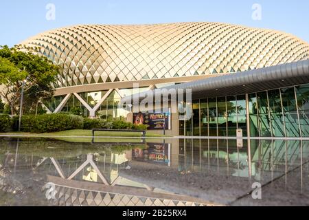 Singapur-26 FEBRUAR 2020:The Esplanade Opera Building. Sie kennen sich lokal als Hedgehog oder Durian aus Formsicht. Stockfoto