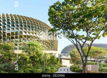 Singapur-26 FEBRUAR 2020:The Esplanade Opera Building. Sie kennen sich lokal als Hedgehog oder Durian aus Formsicht. Stockfoto