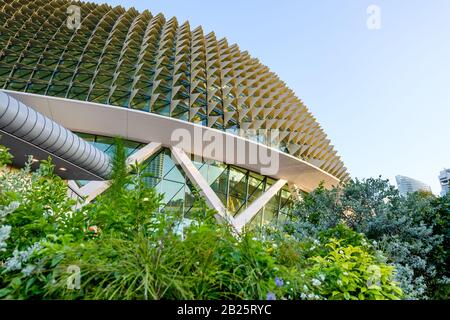 Singapur-26 FEBRUAR 2020:The Esplanade Opera Building. Sie kennen sich lokal als Hedgehog oder Durian aus Formsicht. Stockfoto