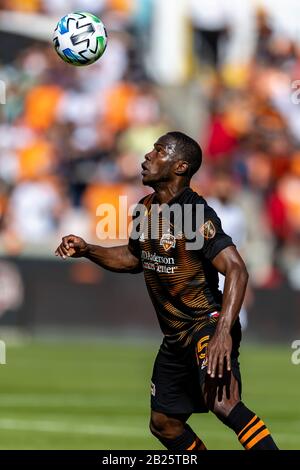 Houston, Texas, USA. Februar 2020. Houston Dynamo-Verteidiger Maynor Figueroa (15) während der ersten Hälfte des Spiels gegen die Los Angeles Galaxy im BBVA Stadium in Houston, Texas. Maria Lysaker/CSM/Alamy Live News Stockfoto