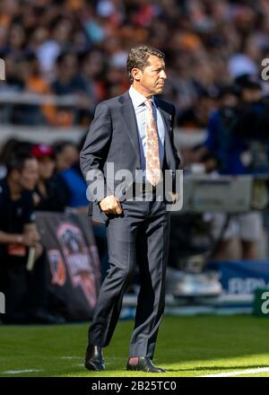 Houston, Texas, USA. Februar 2020. Houston Dynamo-Cheftrainer Tab Ramos am Rande des Saisonöffners gegen die Los Angeles Galaxy im BBVA Stadium in Houston, Texas. Maria Lysaker/CSM/Alamy Live News Stockfoto