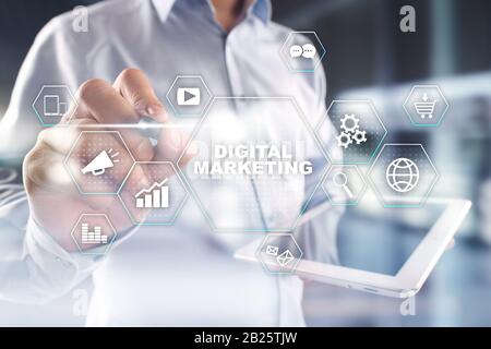 Digitales Marketing Technologiekonzept. Internet. Online. Suchmaschinenoptimierung SEO SMM. Videowerbung Stockfoto