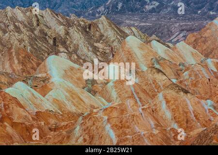 Blick auf die Rainbow Mountains im Zhangye Danxia Landform Geological Park Stockfoto